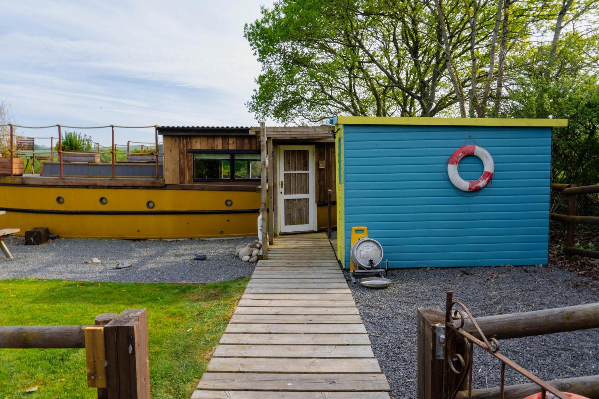 Swallowfield Glamping-Unsinkable Йовіл Екстер'єр фото